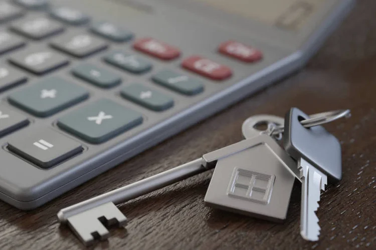 
	Chaves: Alta dos juros aumenta o custo do financiamento e pode tornar renda do comprador insuficiente para conseguir o cr&eacute;dito
 (maxuser/ThinkStock)