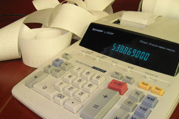 Calculadora e recibos (Stock.xchng)