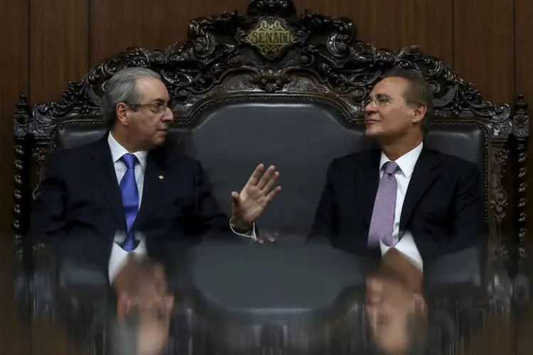 
	Eduardo Cunha e Renan Calheiros: agora cabe a Renan ler a comunica&ccedil;&atilde;o no plen&aacute;rio e determinar a instala&ccedil;&atilde;o da comiss&atilde;o especial
 (Adriano Machado / Reuters)