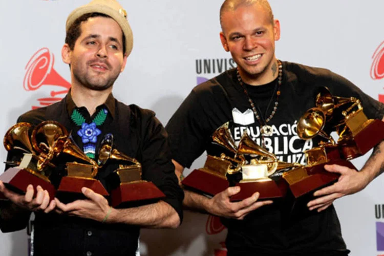 Calle 13: 'é preciso ter colhões para conseguir isto', disse René (D) em declarações aos jornalistas ao final da cerimônia' (Ethan Miller/Getty Images)