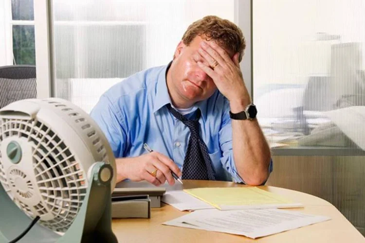 
	Calor: relat&oacute;rio indica que as economias emergentes j&aacute; enfrentam perdas de 10% nas horas trabalhadas por causa do clima.
 (Thinkstock)
