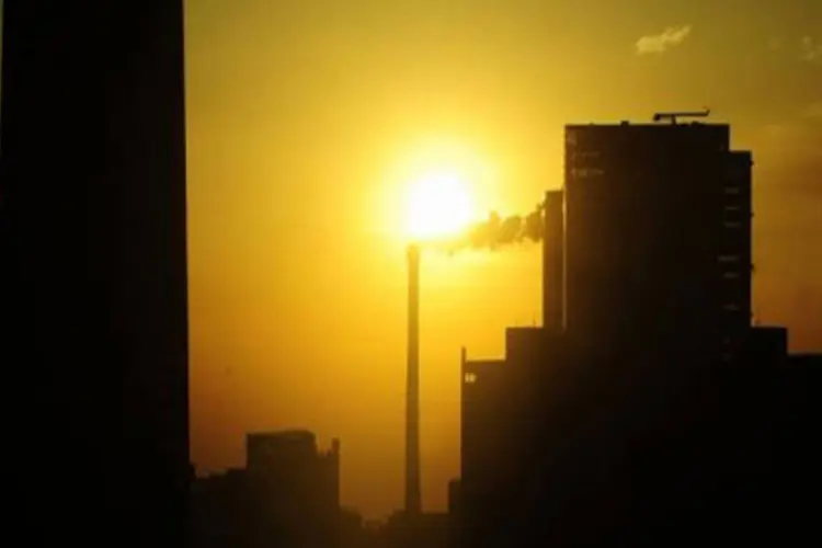 
	Calor: no caso de S&atilde;o Paulo, a temperatura m&eacute;dia dos &uacute;ltimos 30 dias ficou situada em 31,8 graus
 (AFP)