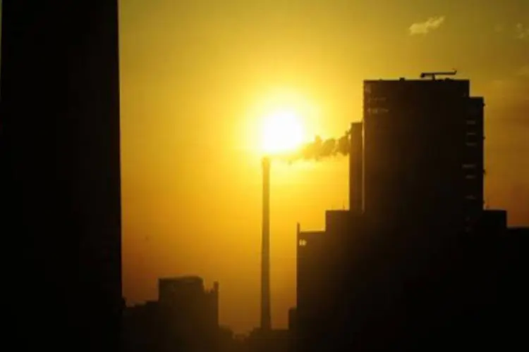 Poluição: alterações no clima do planeta têm sido responsáveis por padrões de eventos extremos, em diversas partes do mundo (AFP)