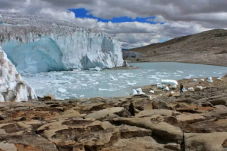 Calota de gelo de Quelccaya, nos Andes peruanos: o Peru quer se tornar uma referência internacional, assim como ocorreu com o México, que sediou a COP 16 em 2010 (Edubucher/Wikimedia Commons)