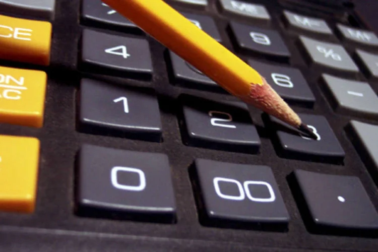 
	Calculadora e l&aacute;pis: Com rendimento sempre igual com a Selic acima dos 8,5%, poupan&ccedil;a perde sua vantagem
 (MorgueFile/cohdra)