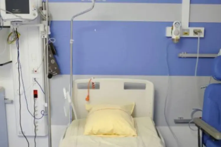 
	Cama de hospital: para auxiliar a respira&ccedil;&atilde;o dos rec&eacute;m-nascidos, foram utilizadas m&aacute;scaras de oxig&ecirc;nio improvisadas com garrafa pet
 (Jean-Sebastien Evrard/AFP)