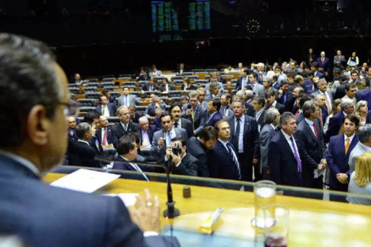 
	Plen&aacute;rio da C&acirc;mara dos Deputados durante a vota&ccedil;&atilde;o da MP dos Portos nesta quarta-feira
 (Nilson Bastian / Câmara dos Deputados)