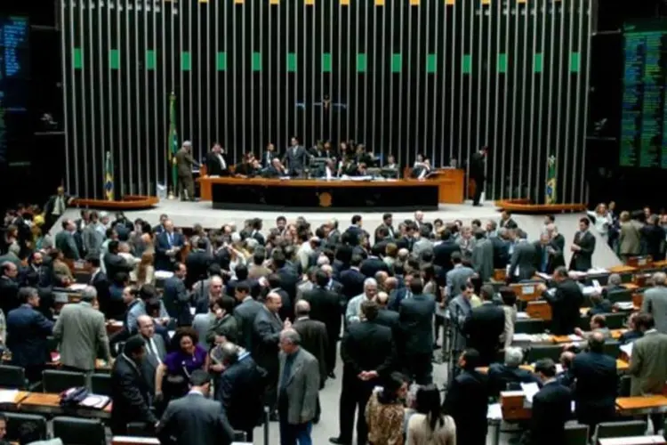 Câmara dos Deputados: somente após a aprovação da LDO é que deputados e senadores poderão entrar em recesso, previsto para começar no dia 18 (José Cruz/Agência Brasil)