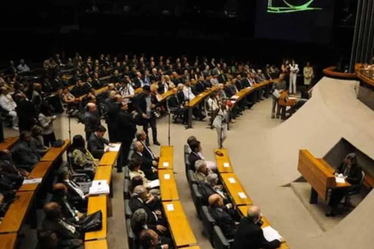 
	A C&acirc;mara aprovou as duas medidas nesta ter&ccedil;a-feira. Uma delas, a MP 605, chegou no in&iacute;cio da tarde ao Senado. A outra, no entanto, os senadores consideraram que n&atilde;o chegou a tempo
 (Arquivo/AGÊNCIA BRASIL)