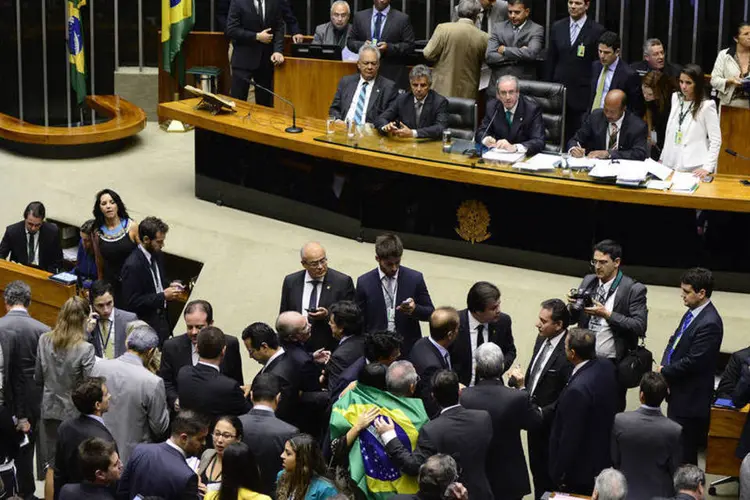 
	C&acirc;mara: a presidente nacional do PCdoB protocolou o pedido de cria&ccedil;&atilde;o da Frente com assinatura de 186 deputados federais e 32 senadores
 (Gustavo Lima / Câmara dos Deputados)