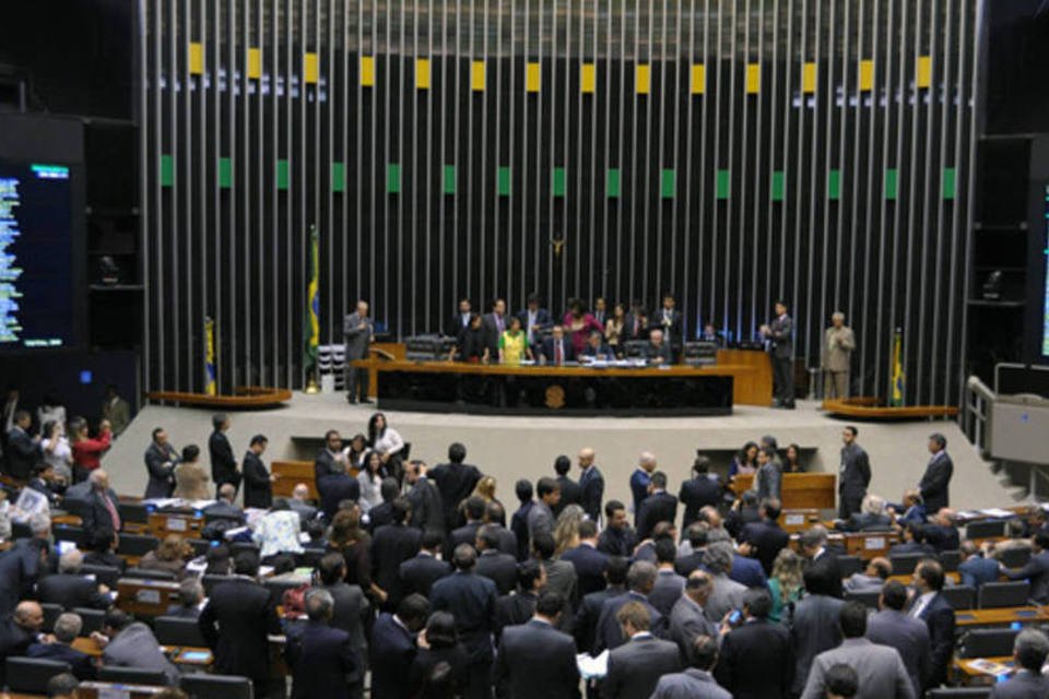 Curto-circuito provoca incêndio na Câmara dos Deputados