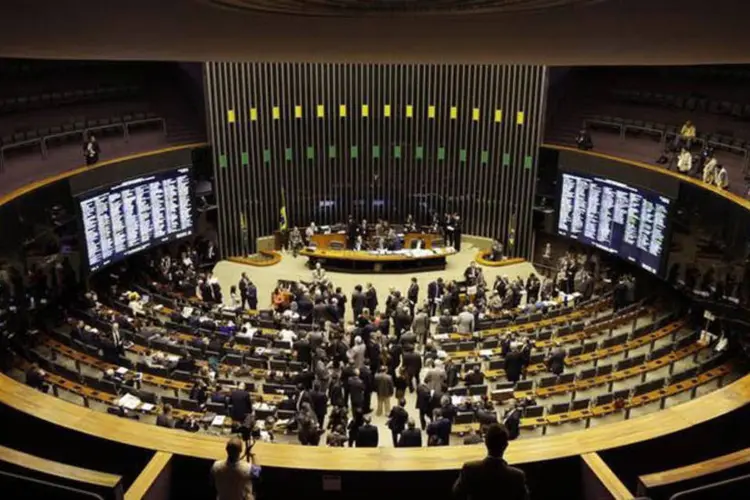 
	Vista geral do Plen&aacute;rio da C&acirc;mara dos Deputados: na ter&ccedil;a-feira, deputados haviam aprovado o regime de urg&ecirc;ncia para o projeto
 (REUTERS/Ueslei Marcelino)