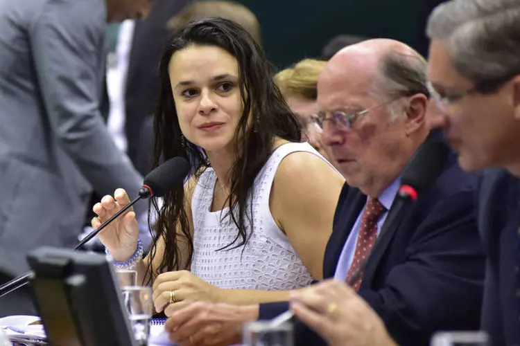 
	Miguel Reale Junior e Jana&iacute;na Paschoal, autores de den&uacute;ncia contra a presidente Dilma Rousseff, ser&atilde;o ouvidos hoje na comiss&atilde;o de impeachment do Senado.
 (Zeca Ribeiro / Câmara dos Deputados)