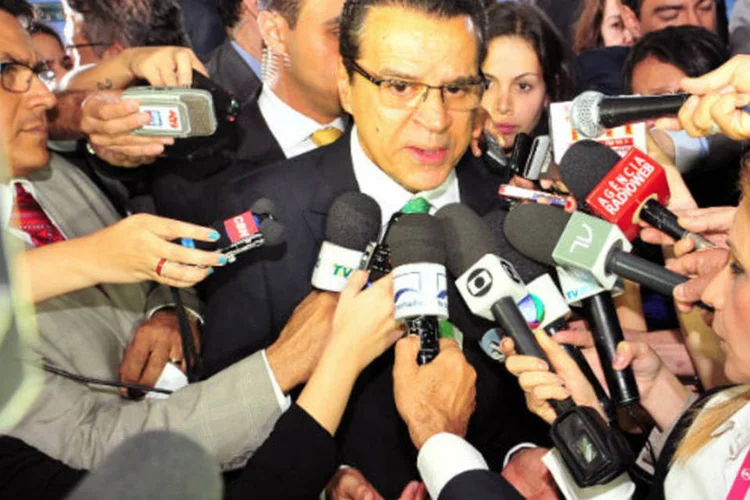 
	O presidente da C&acirc;mara dos Deputados, Henrique Eduardo Alves (PMDB-RN):&nbsp;o presidente da C&acirc;mara, Henrique Eduardo Alves (PMDB-RN), disse que criar&aacute; um grupo de trabalho para elaborar, em 90 dias, um anteprojeto de reforma pol&iacute;tica.
 (Rodolfo Stuckert/Câmara dos Deputados)