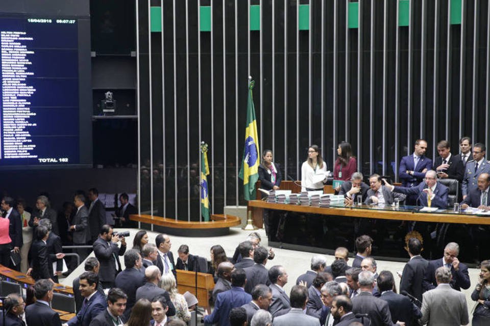 PMDB decide lançar candidatura à presidência da Câmara