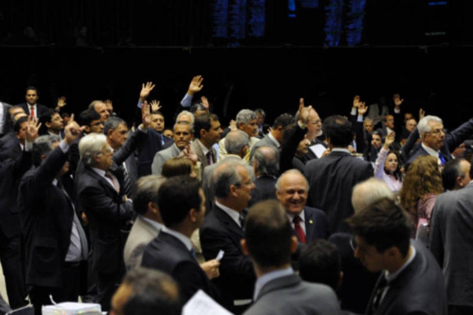 Deputado promove segunda noite de "farofada" durante votação