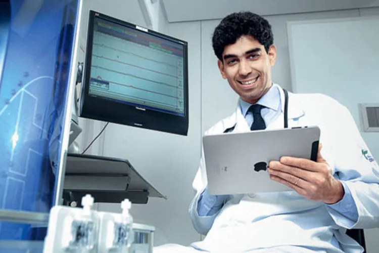 O urologista Cesar Camara faz de dois a seis atendimentos por dia de pessoas que chegam por meio do site Consulta Click (Raul Junior / VOCÊ S/A)