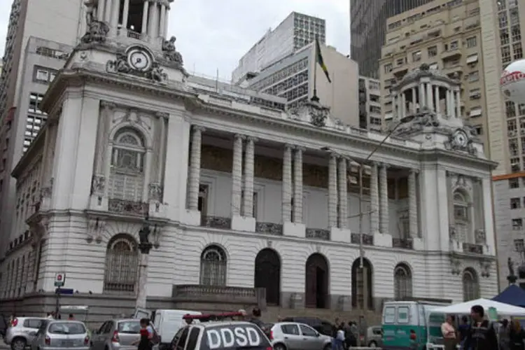 
	C&acirc;mara Municipal do Rio: manifestantes protestavam contra a elei&ccedil;&atilde;o do vereador Chiquinho Braz&atilde;o para a presid&ecirc;ncia da CPI dos &Ocirc;nibus na C&acirc;mara Municipal
 (Wikimedia Commons)