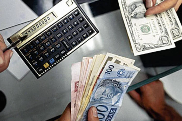 
	C&acirc;mbio: liquida&ccedil;&otilde;es de opera&ccedil;&otilde;es para aquisi&ccedil;&atilde;o de moeda estrangeira em esp&eacute;cie ter&atilde;o IOF de 1,1% a partir de amanh&atilde; (3).
 (.)