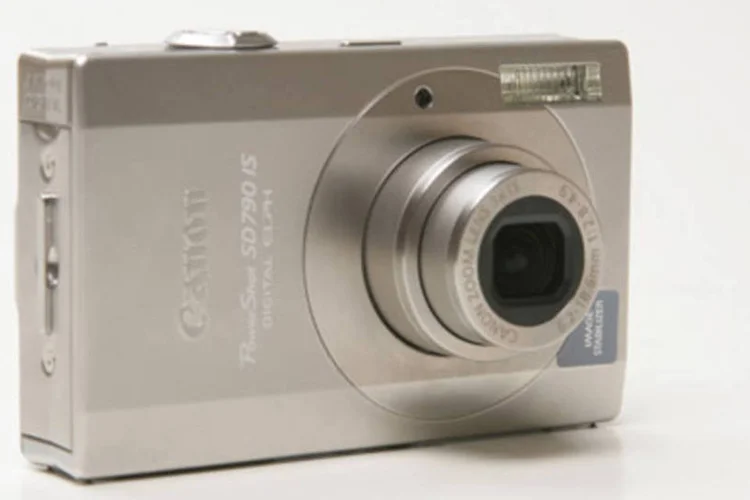 PowerShot SD790 IS, da Canon: câmeras fotográficas levantaram lucro trimestral da empresa japonesa (.)
