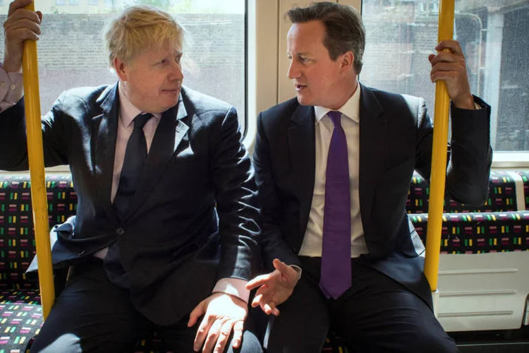 
	Cameron e Johnson: a ministra do Interior, Theresa May, &eacute; a mais bem posicionada para enfrentar Johnson
 (Stefan Rousseau / Reuters)