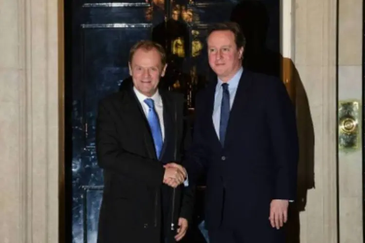 O primeiro-ministro britânico, David Cameron (D), e o presidente do Conselho Europeu, Donald Tusk (Leon Neal/AFP)