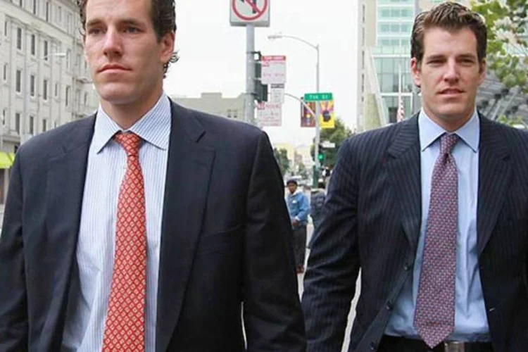 
	Cameron e Tyler Winklevoss: irm&atilde;os g&ecirc;meos t&ecirc;m sido not&iacute;cia por seus planos de lan&ccedil;ar um fundo Bitcoin
 (Justin Sullivan / Getty Images)