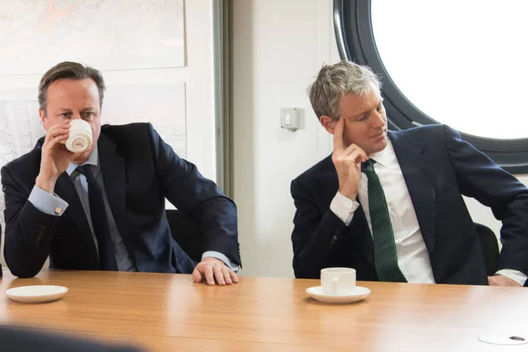 
	O premi&ecirc; brit&acirc;nico David Cameron ao lado do candidato a prefeito de Londres Zac Goldsmit: Cameron quer renegociar os termos da ades&atilde;o brit&acirc;nica &agrave; UE
 (Leon Neal - WPA Pool/Getty Images)