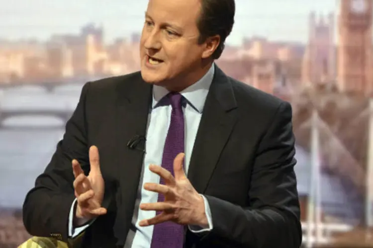 
	David Cameron: as quest&otilde;es envolvendo grupos brit&acirc;nicos dever&atilde;o ser discutidas durante encontro de Cameron com o primeiro-ministro indiano, Manmohan Singh
 (REUTERS/Jeff Overs/BBC)