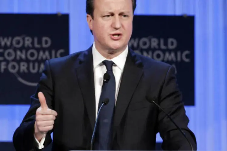 
	Primeiro-ministro brit&acirc;nico David Cameron: &quot;&Eacute; vital que nos voltemos para a revolu&ccedil;&atilde;o da alta velocidade&quot;, afirmou.
 (REUTERS / Denis Balibouse)
