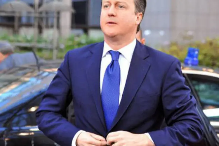 
	Cameron chega &agrave; reuni&atilde;o de l&iacute;deres da Uni&atilde;o Europeia: &quot;vou negociar duramente para obter um bom acordo para os contribuintes brit&acirc;nicos e para manter o cheque brit&acirc;nico&quot;
 (Georges Gobet/AFP)