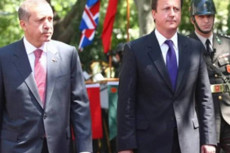 David Cameron, primeiro-ministro britânico, em visita oficial ao lado de seu companheiro turco, Recep Tayyip Erdogan