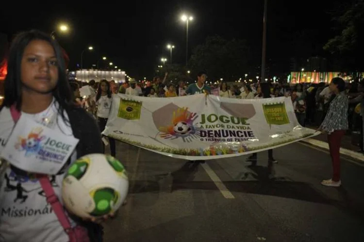 População faz caminhada contra o tráfico de pessoas em Brasília (Jose Cruz/Agência Brasil)