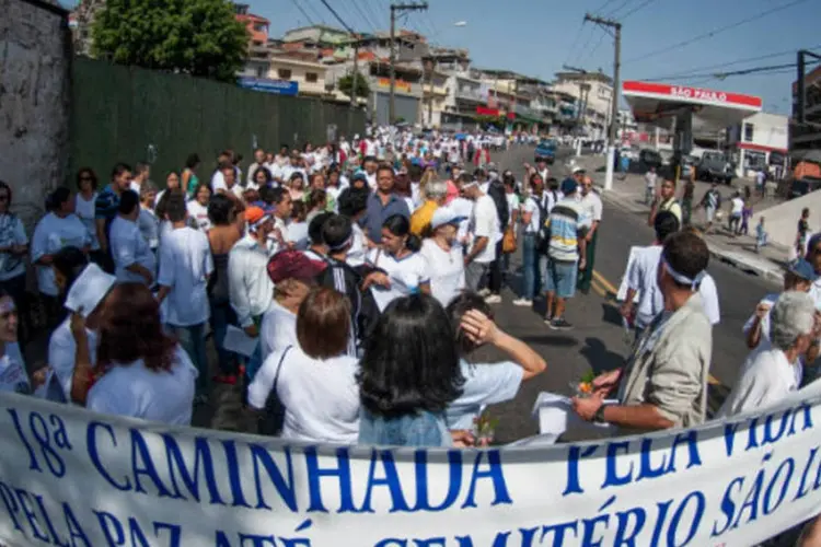 Moradores da zona sul de São Paulo participam da 18ª Caminhada pela Vida e pela Paz (Marcelo Camargo/Agência Brasil)