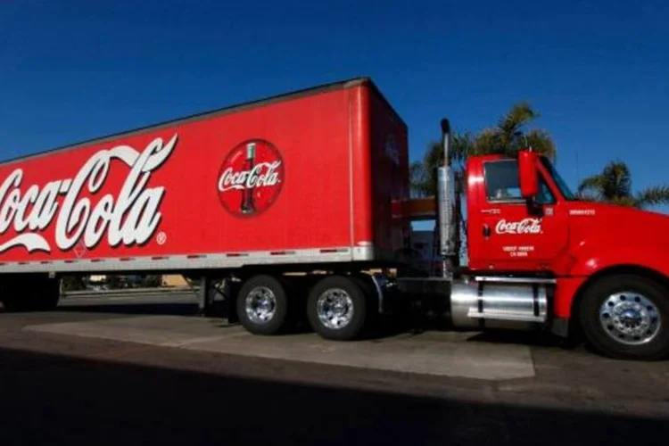 
	Compra: o Grupo Sim&otilde;es alienar&aacute; a marca do guaran&aacute; Tuchaua para a Coca, mas a comercializa&ccedil;&atilde;o do guaran&aacute; continuar&aacute; a cargo do Grupo Sim&otilde;es
 (Mike Blake/Reuters)