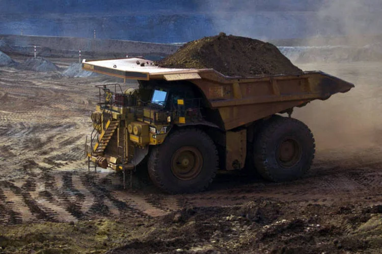 
	Caminh&atilde;o da Vale transportando min&eacute;rios de ferro na mina de Brucutu, em Bar&atilde;o de Cocais: o aumento do lucro foi atribu&iacute;do ao forte crescimento da produ&ccedil;&atilde;o de min&eacute;rio de ferro
 (Dado Galdieri/Bloomberg)
