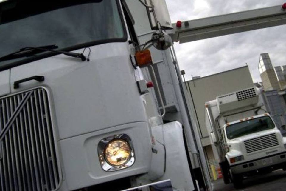 Entregas de caminhões da Volvo caem 3% em maio
