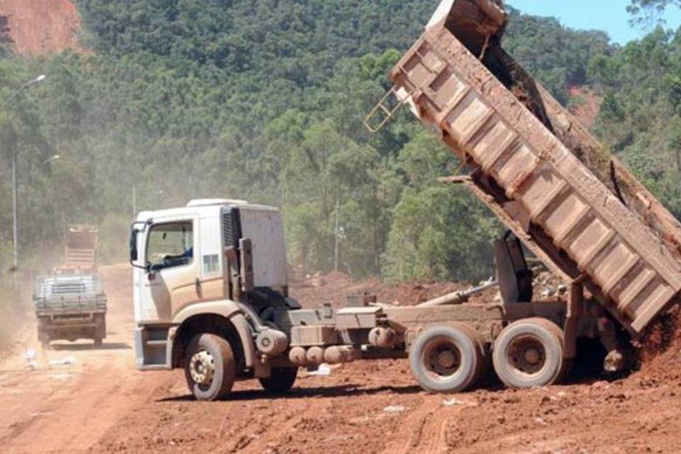 Nova Friburgo retira 800 toneladas de lixo por dia das ruas