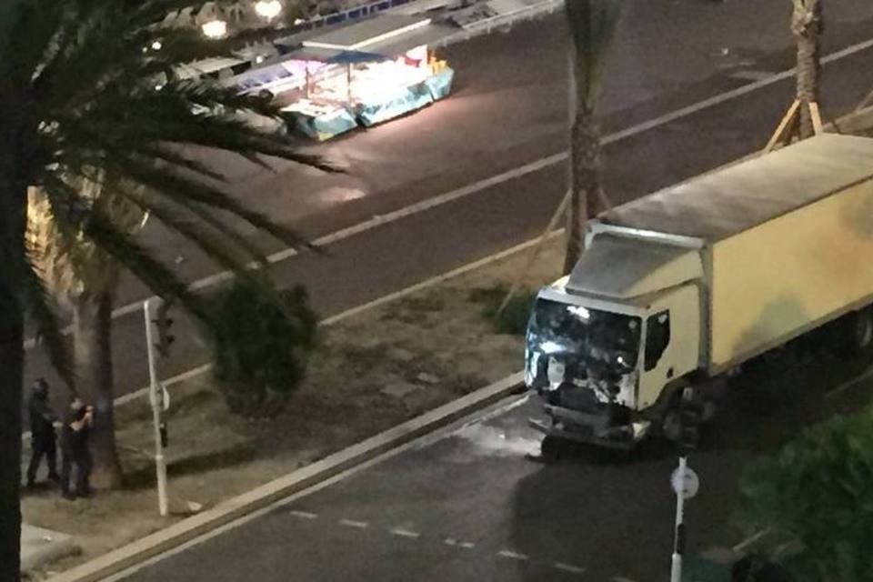 Vídeo mostra momento de ataque que matou dezenas na França