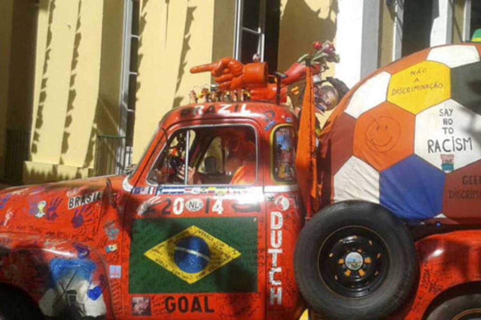 Após passar por 12 países, carro de holandês chega à Bahia