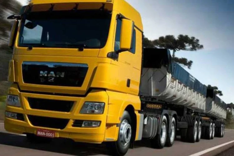 
	Segundo o IBGE, a produ&ccedil;&atilde;o industrial cresceu 1,8&nbsp;%&nbsp;em abril sobre mar&ccedil;o, impulsionada por investimentos em bens de capital, que incluem caminh&otilde;es
 (Divulgação/ Latin America)