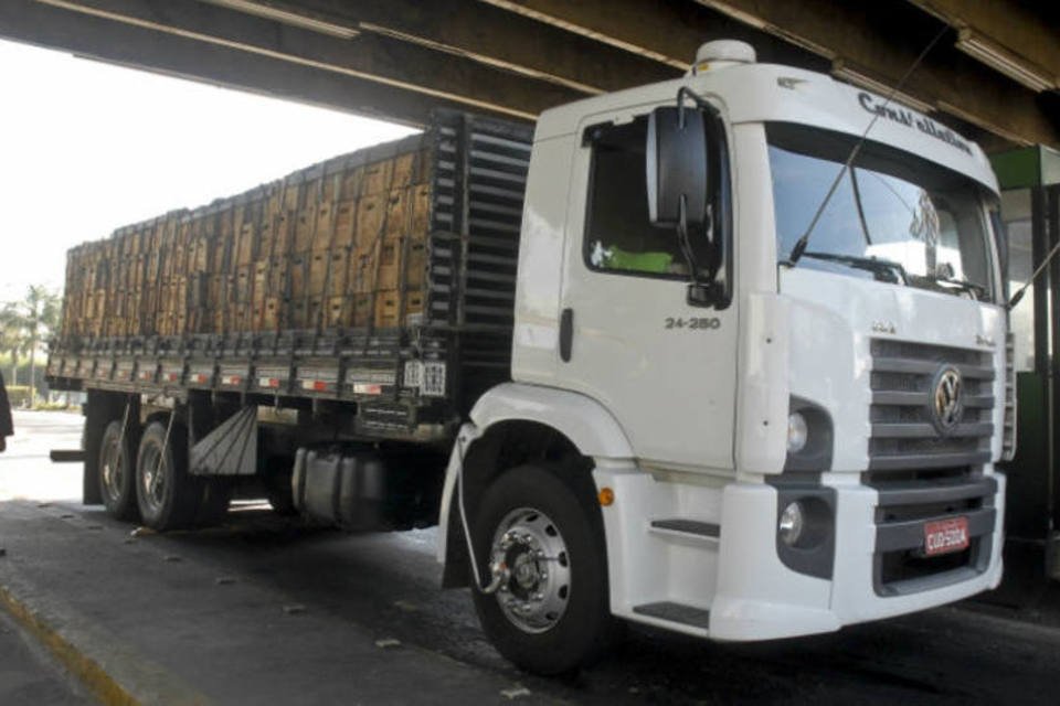 Operação contra roubo de carga recupera 16 caminhões