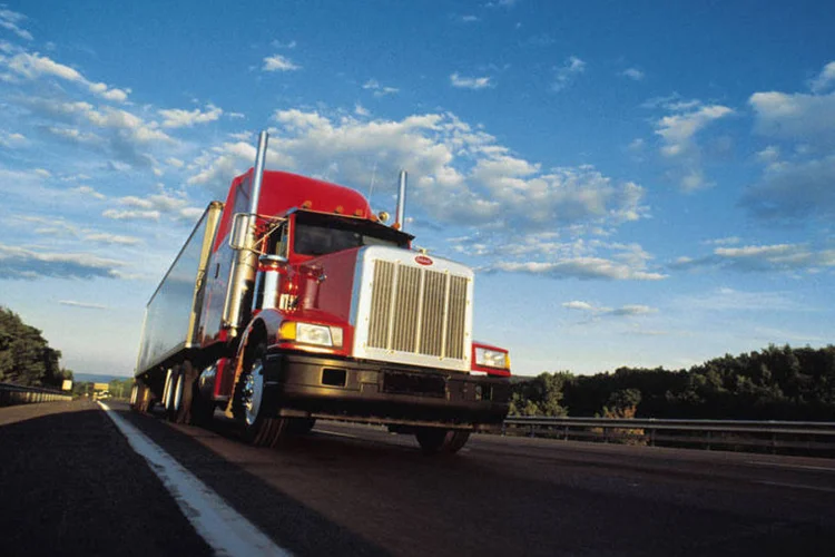 
	Caminh&otilde;es: empresas transportadoras de todo pa&iacute;s est&atilde;o pessimistas em rela&ccedil;&atilde;o ao crescimento da economia
 (thinkstock)