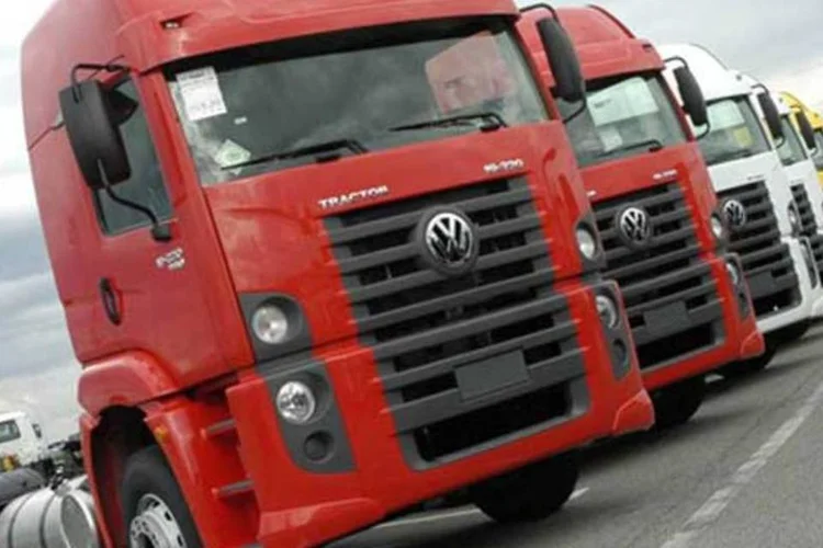 
	Caminh&otilde;es da MAN: &nbsp;lucro operacional da companhia controlada pela Volkswagen pode sofrer uma queda &quot;desproporcional&quot; em 2013
 (Divulgação)