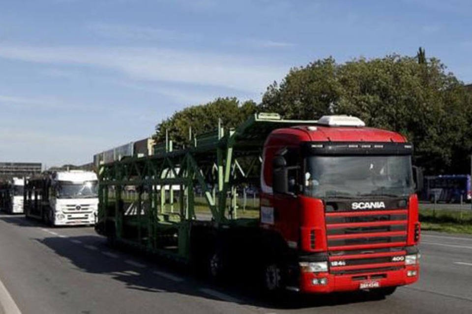 Caminhoneiro que bloquear estrada pagará multa de R$1.915