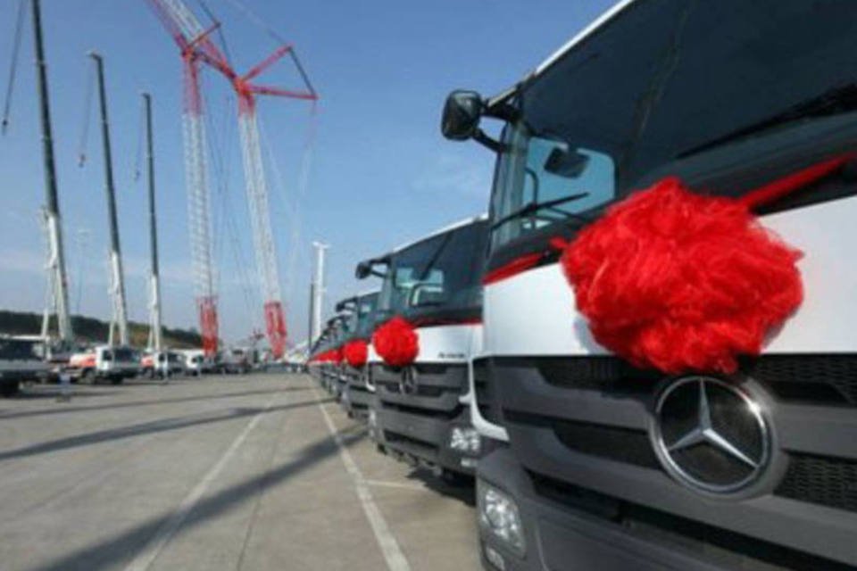 Mercedes Benz fará novo caminhão no Brasil em 2011