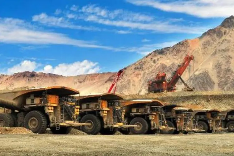 Caminhões em mina: quase 2.000 trabalhadores não compareceram ao trabalho (Ariel Marinkovic/AFP)