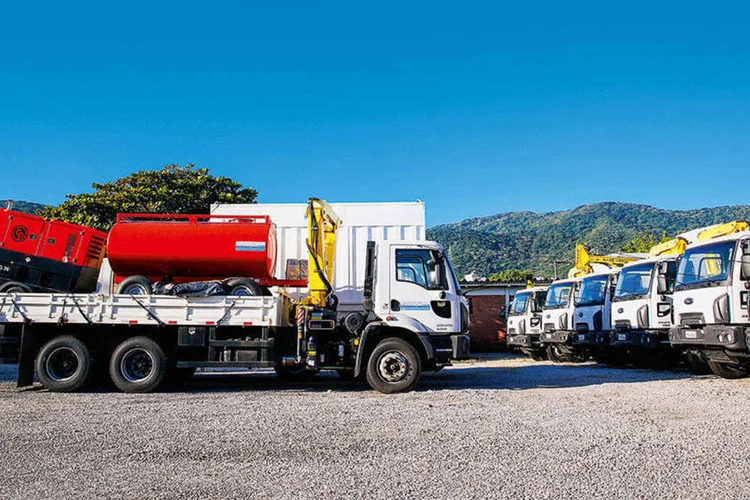 
	Caminh&otilde;es e m&aacute;quinas: no m&ecirc;s passado, o consumo brasileiro de m&aacute;quinas e equipamentos somou 9,784 bilh&otilde;es de reais
 (Agência RBS)