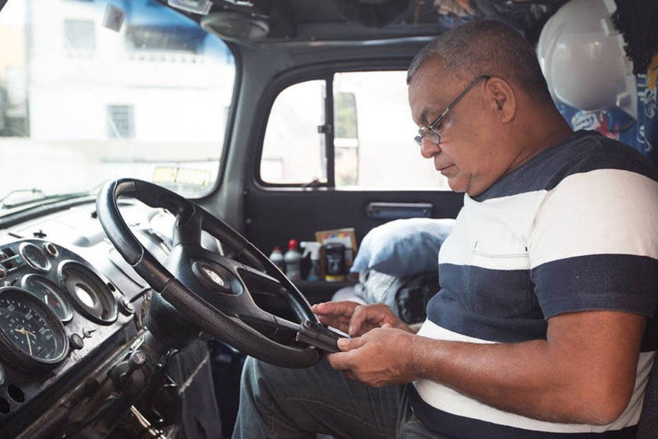Apps ajudam caminhoneiros a encontrar cargas pelo país