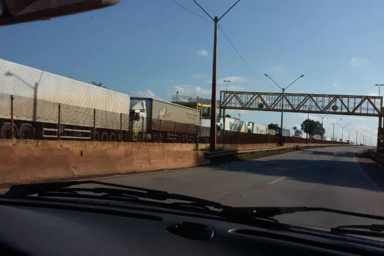 Caminhoneiros protestam: mobilização começou na última quinta-feira (Jornal Cidades-MG/Fotos Públicas)